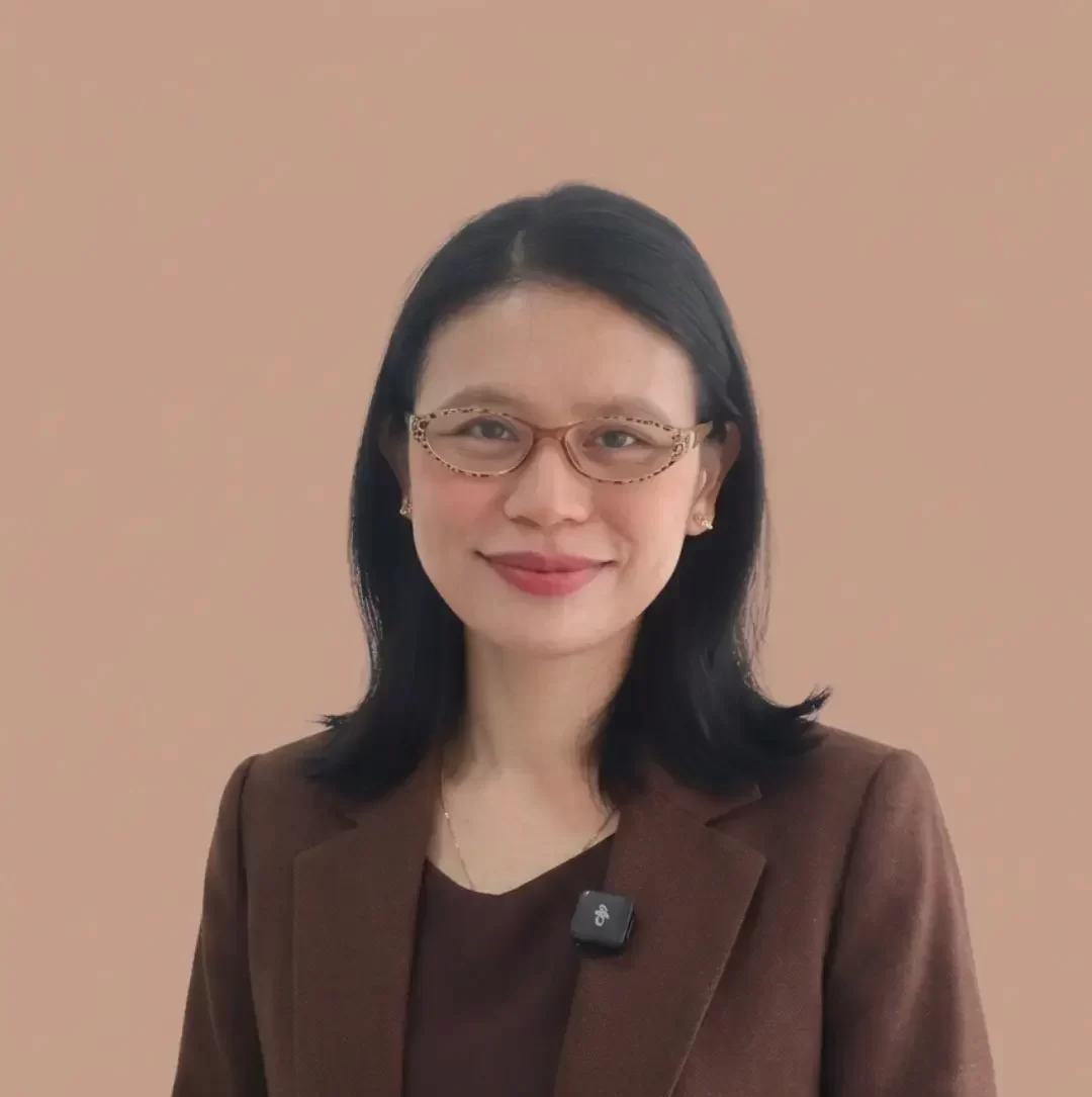 Duyen Headshot (3)